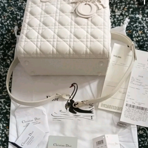 Many bags  Benney save a penny - Picture 3 of 14